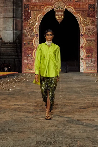 Look 35